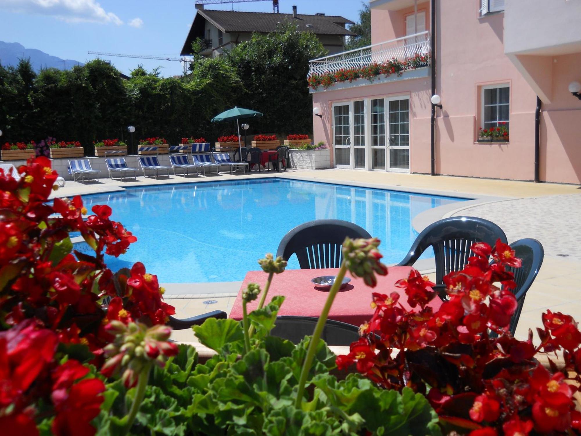 Hotel Bellaria Levico Terme Exterior foto