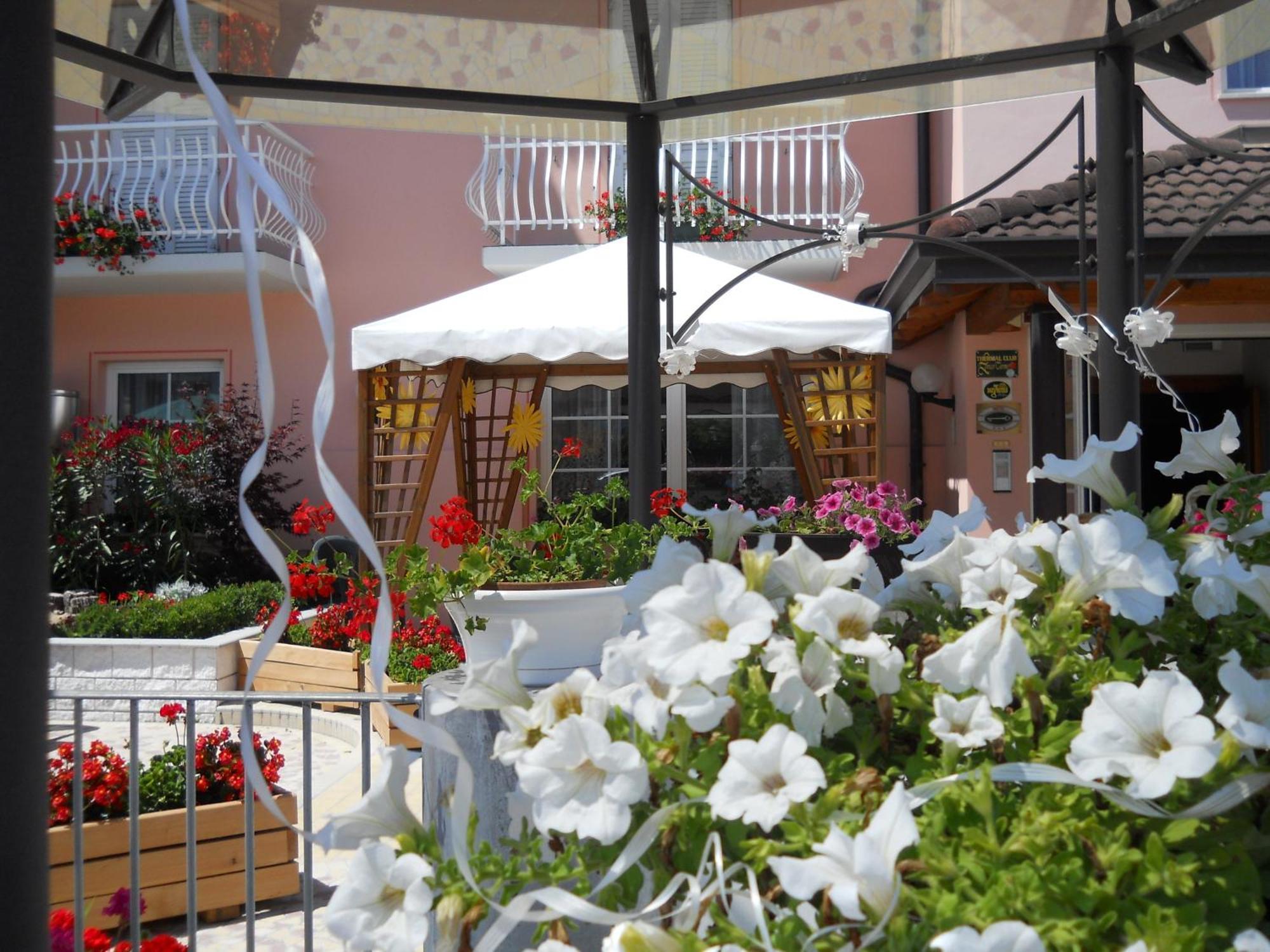 Hotel Bellaria Levico Terme Exterior foto