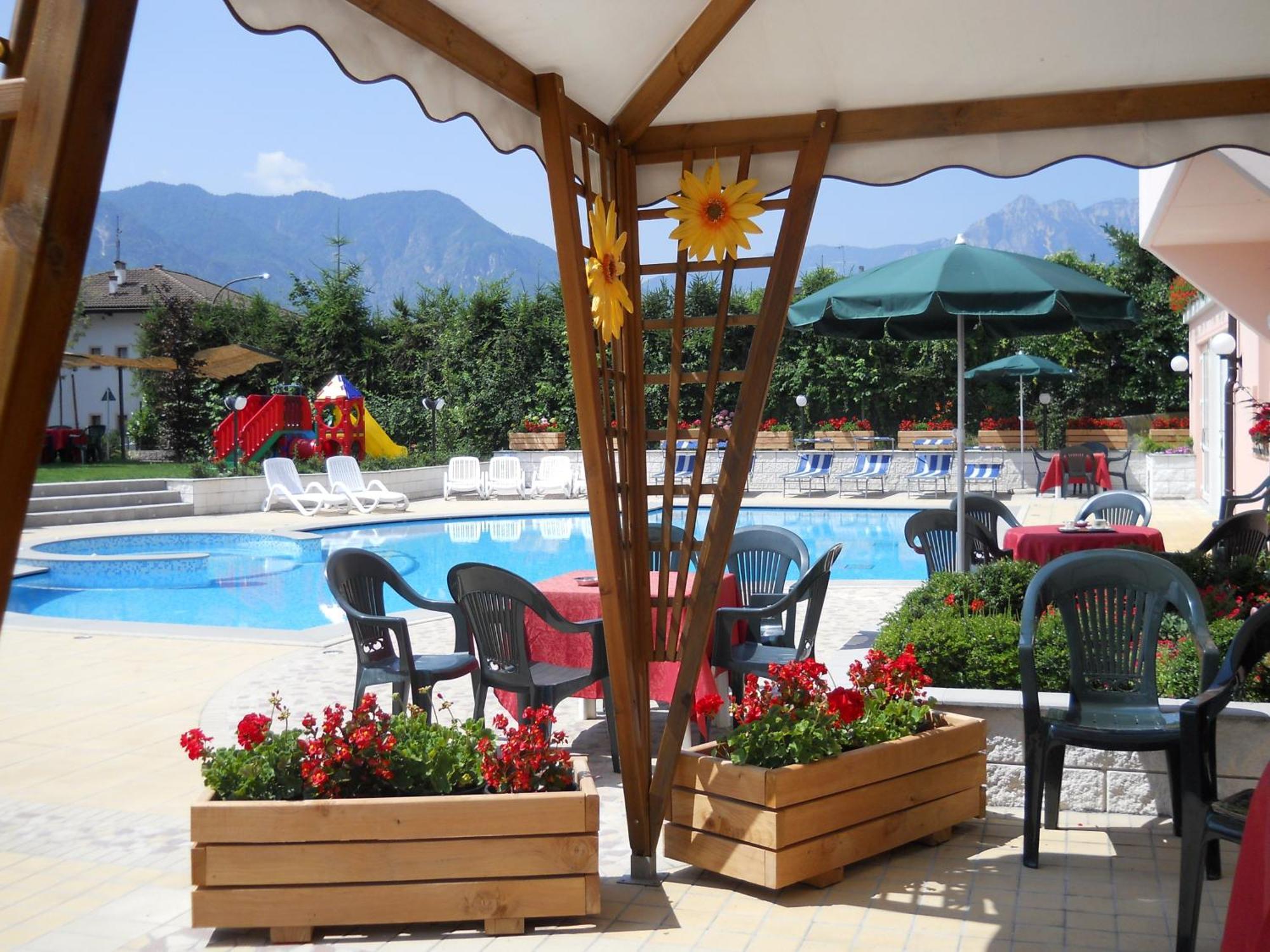 Hotel Bellaria Levico Terme Exterior foto