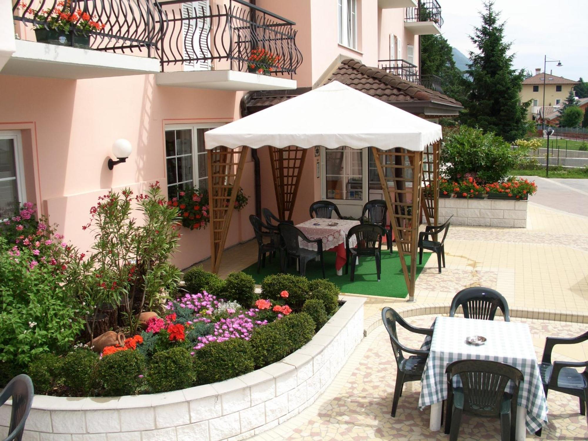 Hotel Bellaria Levico Terme Exterior foto